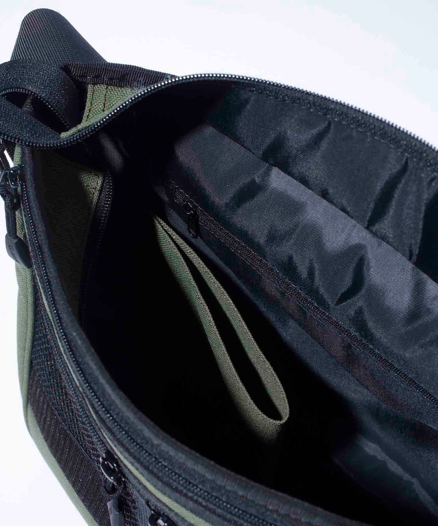 MULTI POCKET SHOULDER BAG