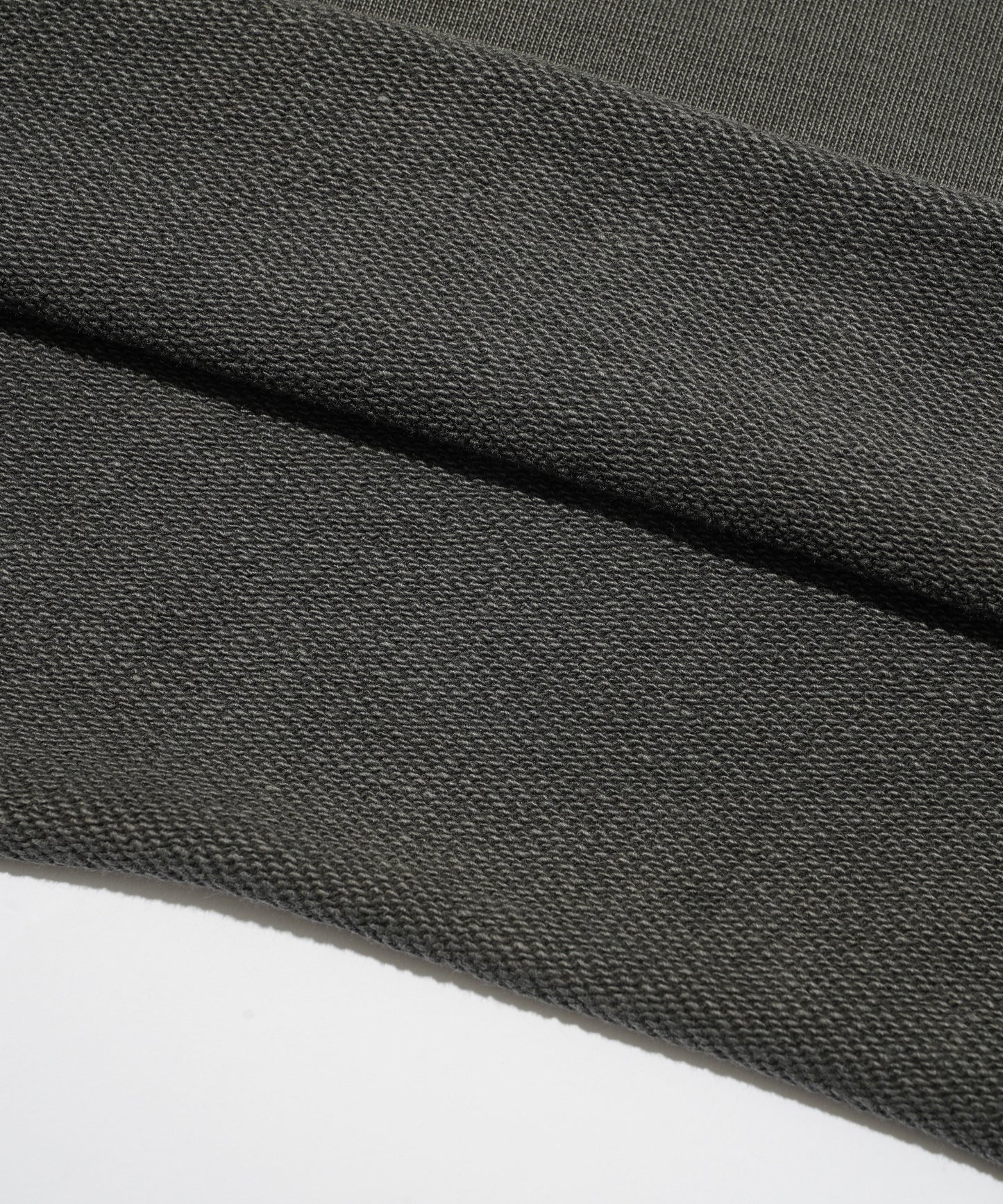 PIGMENT DYED RAW EDGE CREWNECK SWEATSHIRT