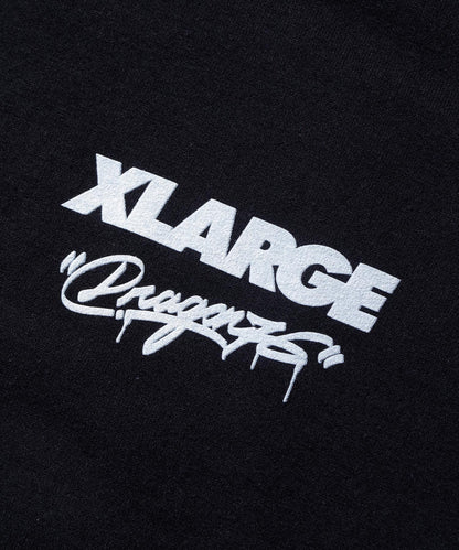XLARGE x Dragon76 CREWNECK SWEAT