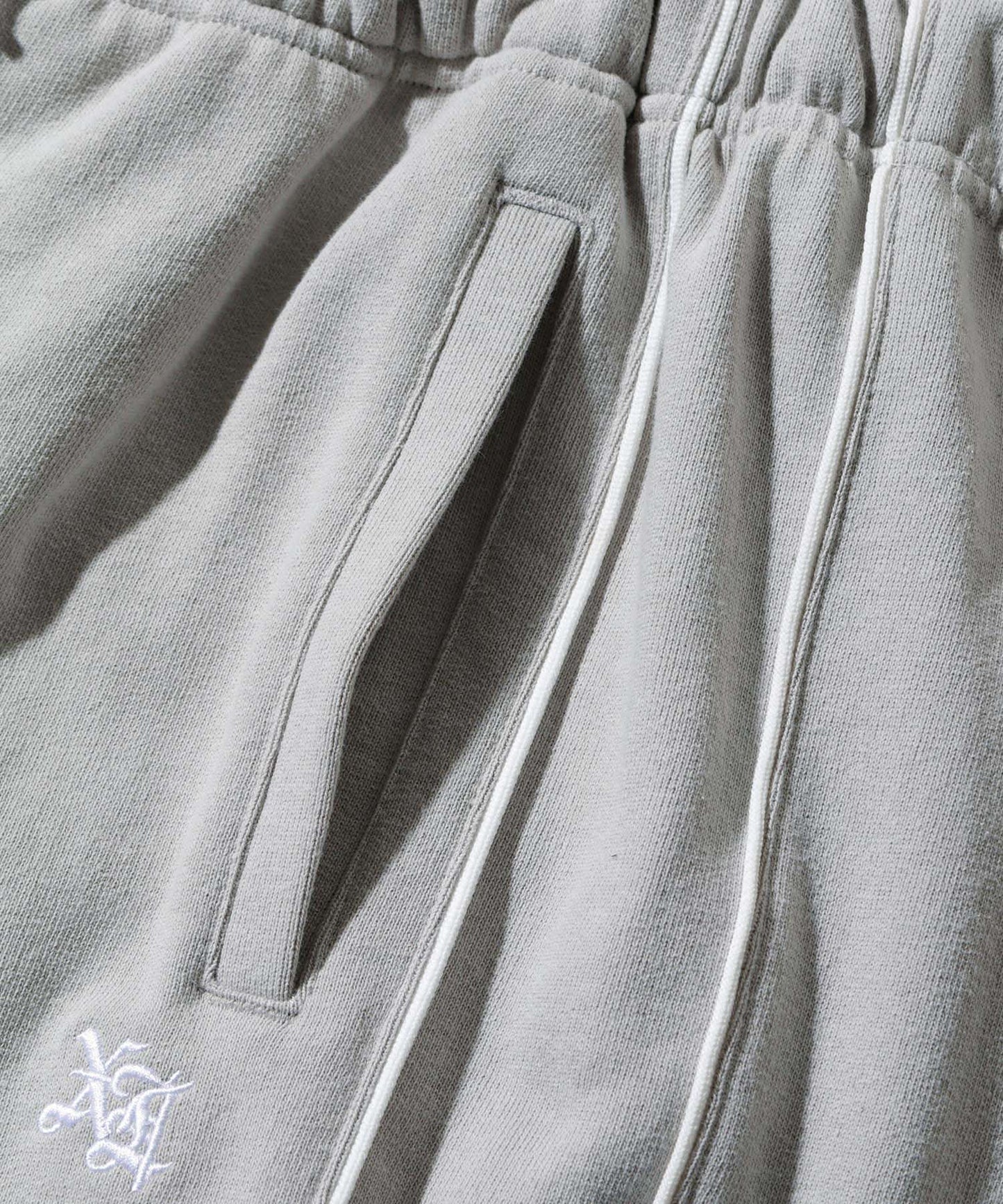 EMBROIDERED LOGO PIPING SWEAT PANTS